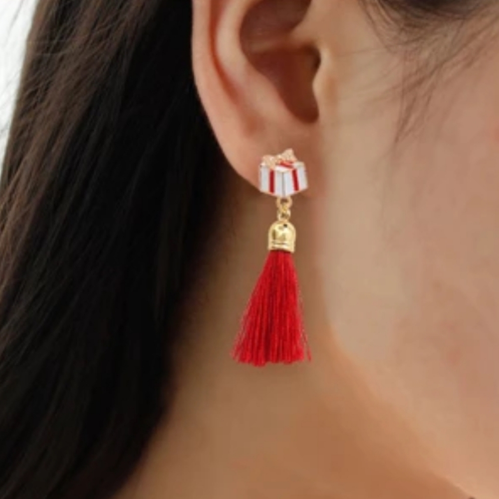Gift box tassel earrings - Picture 5 of 5